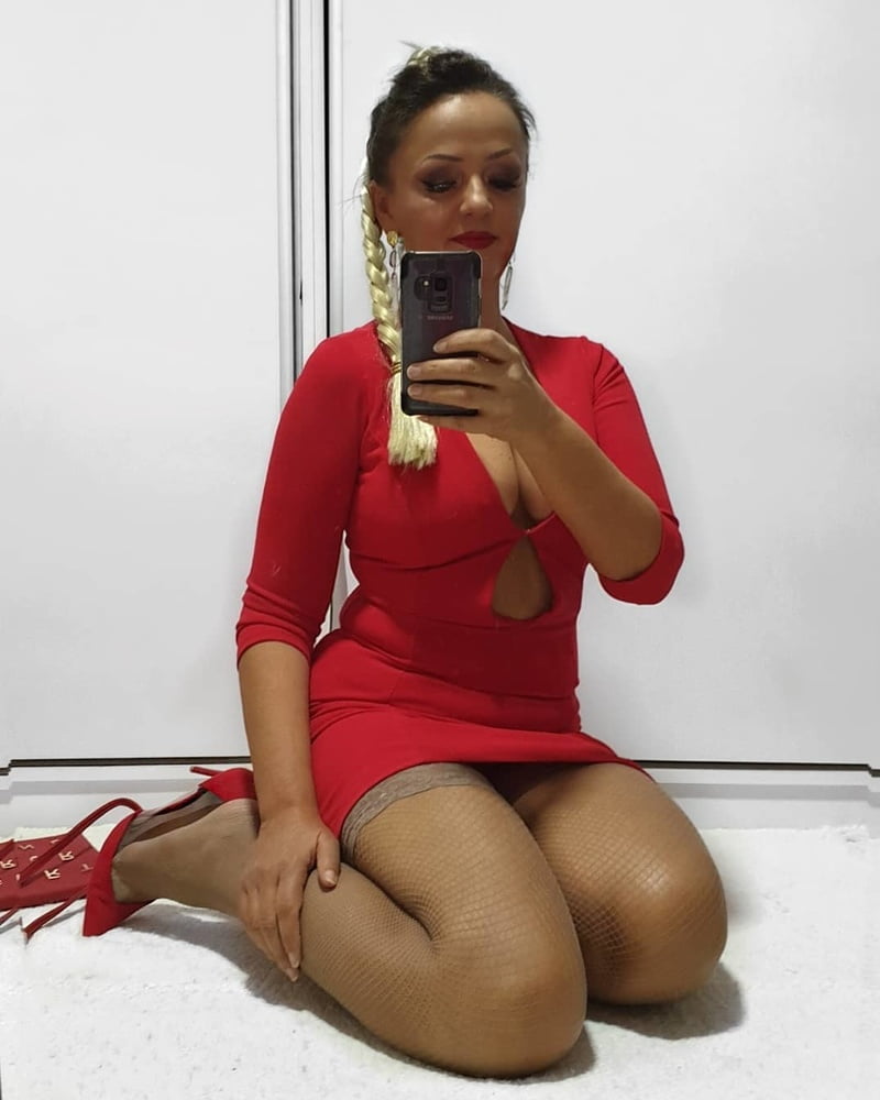 Sonja maturo amatoriale in nylon fa selfie
 #99768326