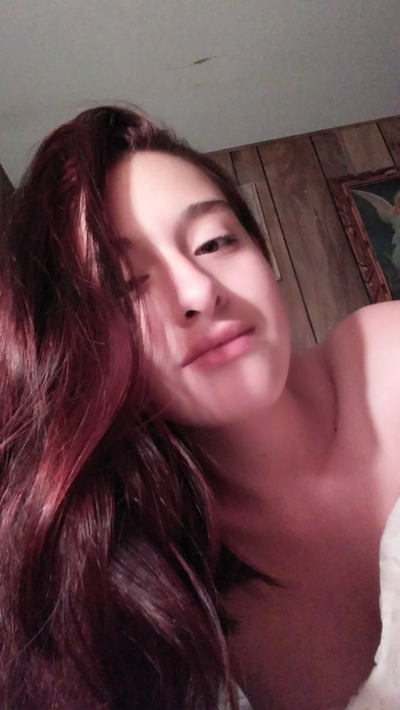 Chica tonta en línea
 #89732915