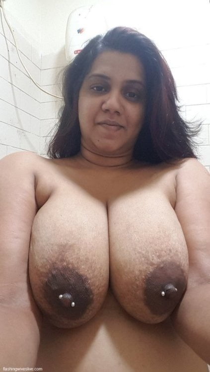Indienne mature gros seins
 #93425315