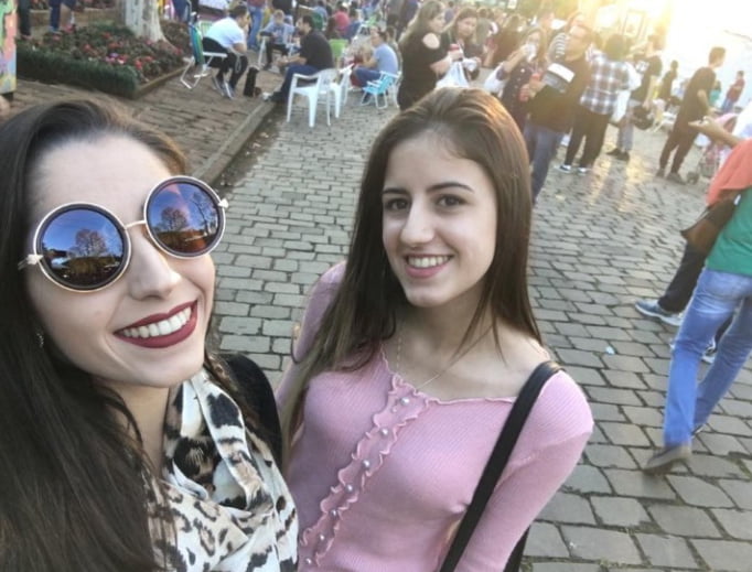 Enfermeira crente
 #89998282