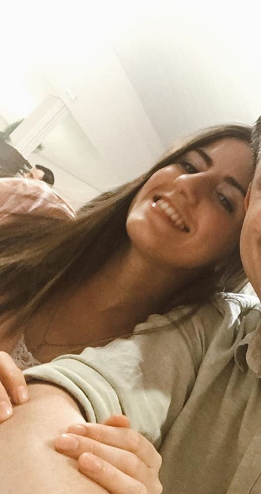 Enfermeira crente
 #89998309