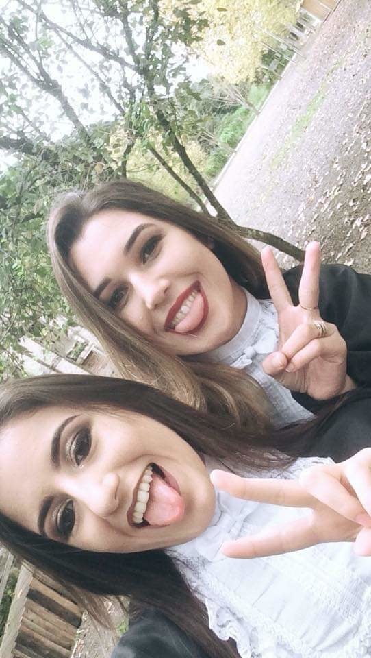 Enfermeira crente
 #89998318