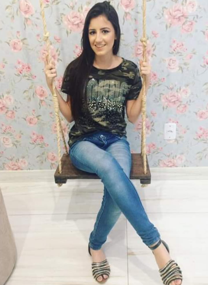 Enfermeira crente
 #89998320