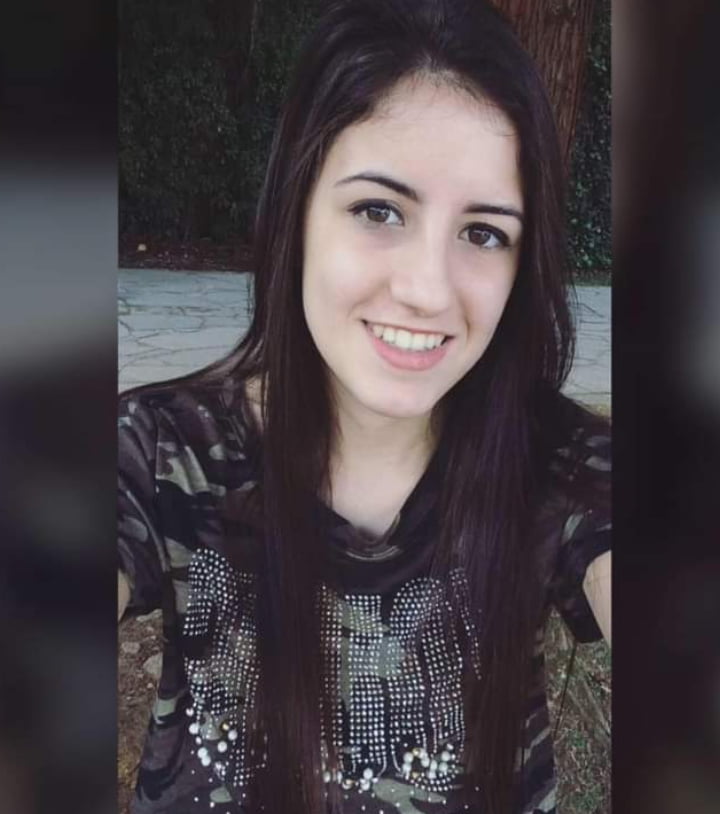 Enfermeira crente
 #89998326