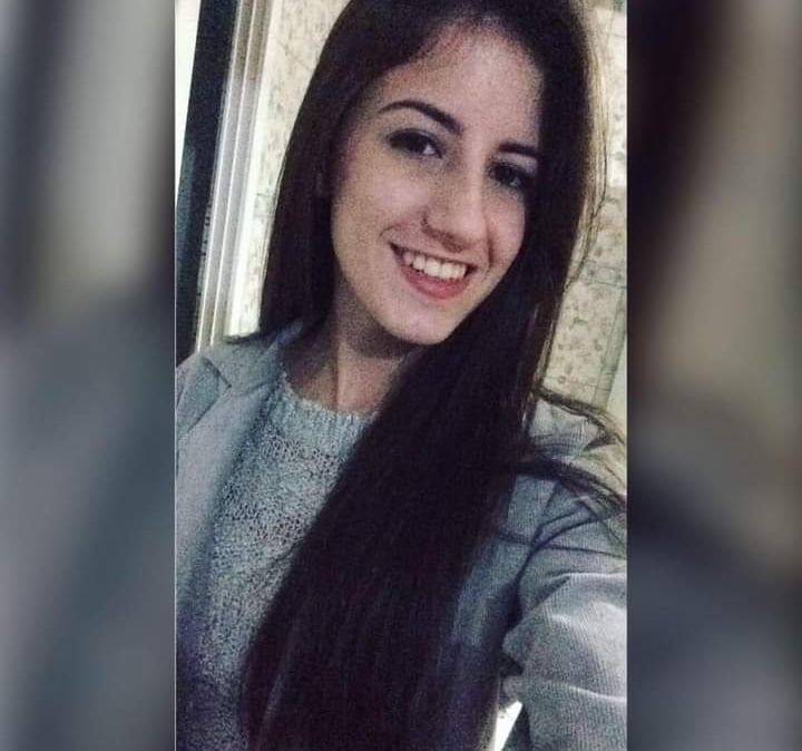 Enfermeira crente
 #89998329