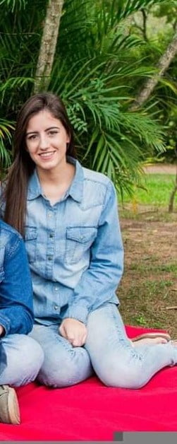 Enfermeira crente
 #89998335