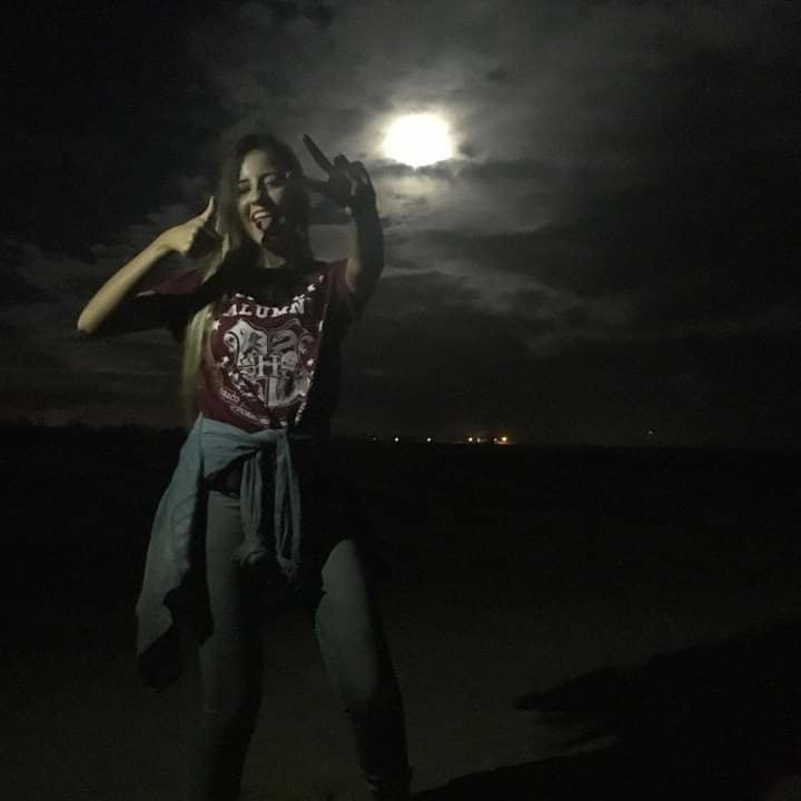 Enfermeira crente
 #89998338