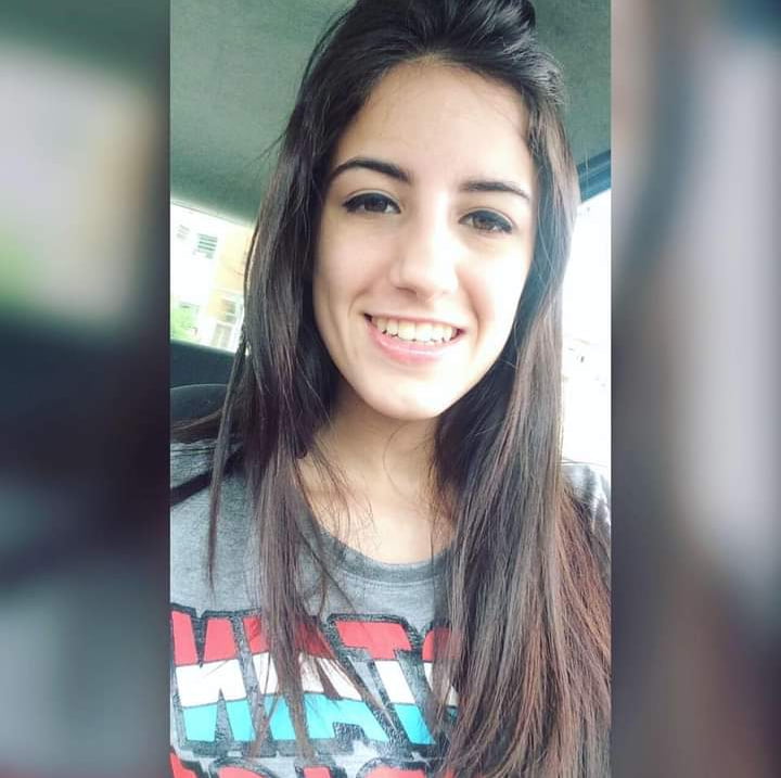 Enfermeira crente
 #89998341