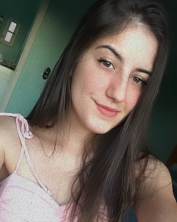 Enfermeira crente
 #89998350