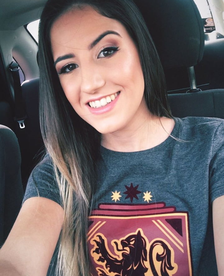 Enfermeira crente
 #89998360