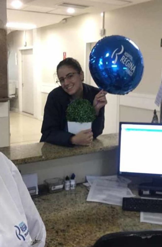 Enfermeira crente
 #89998363