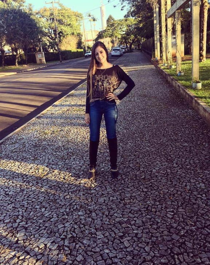 Enfermeira crente
 #89998381