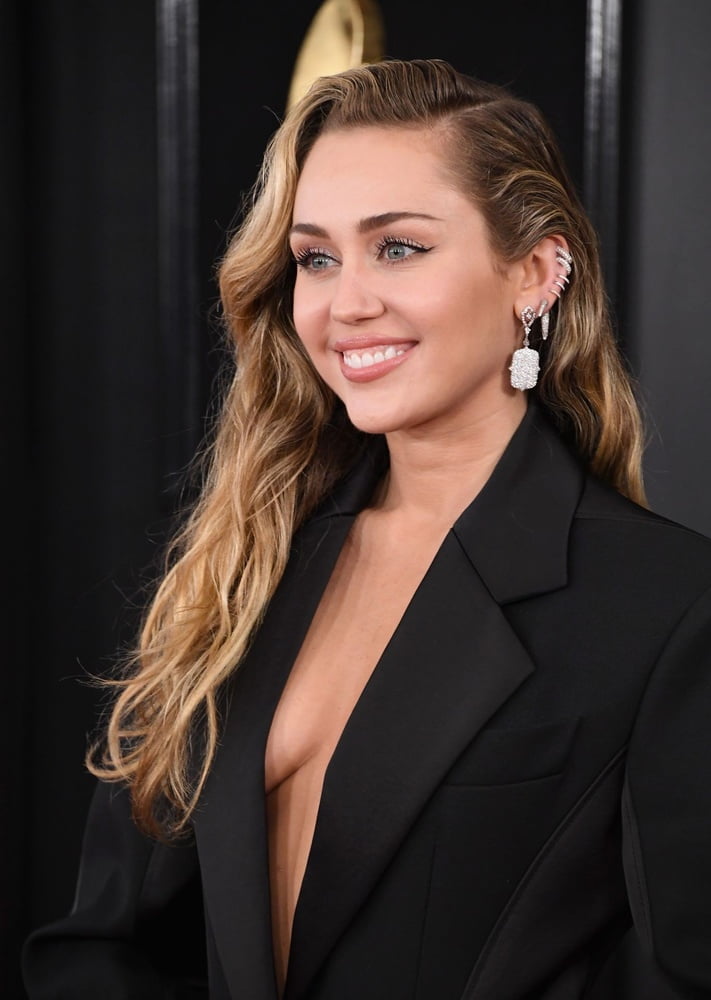 Celebs i'd fuck: miley cyrus (part 2)
 #81561337