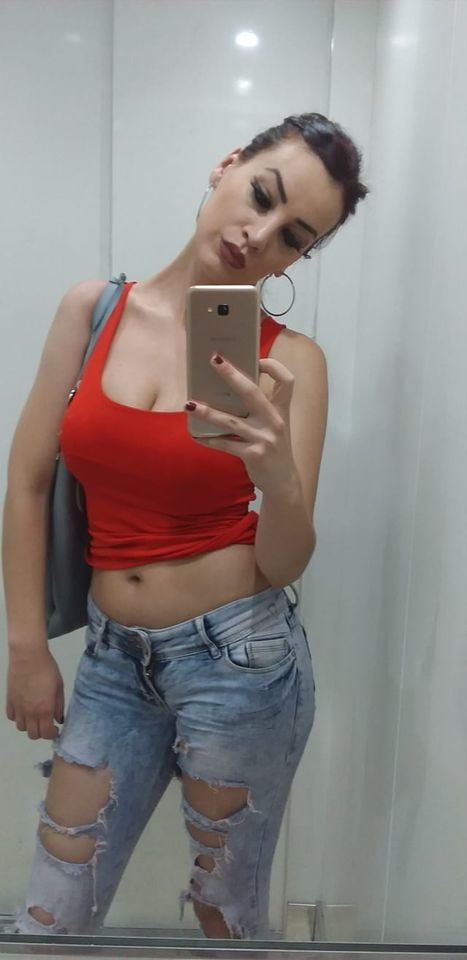 Aleksandra Le #79868587