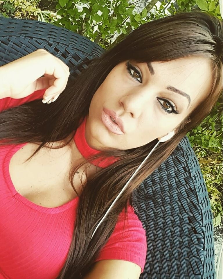 Aleksandra Le #79868629