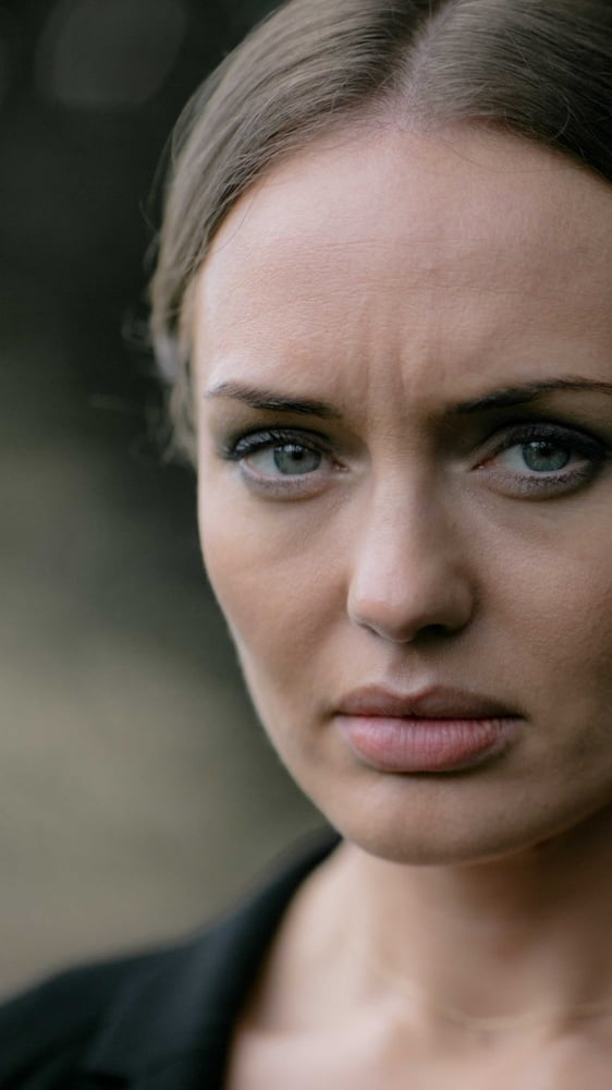 Laura haddock
 #96660744