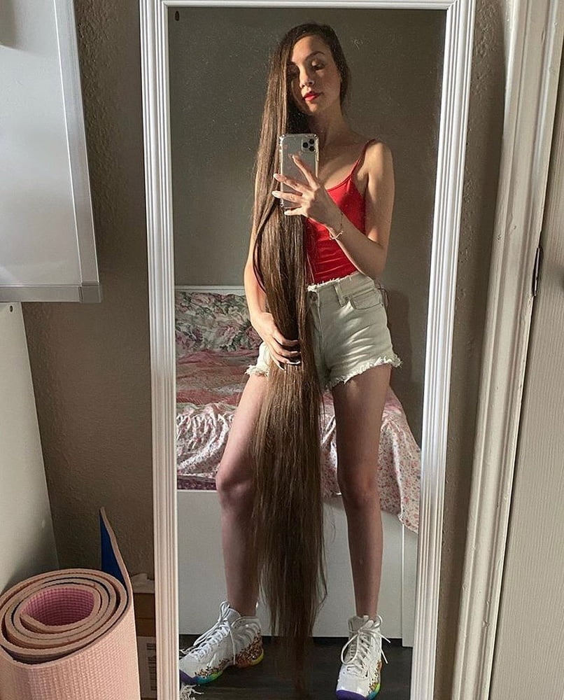 Sexy lange Haare Rapunzels
 #95465050