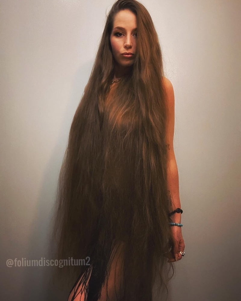 Sexy lange Haare Rapunzels
 #95465104
