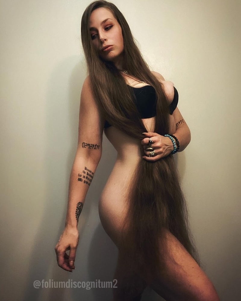 Sexy lange Haare Rapunzels
 #95465110