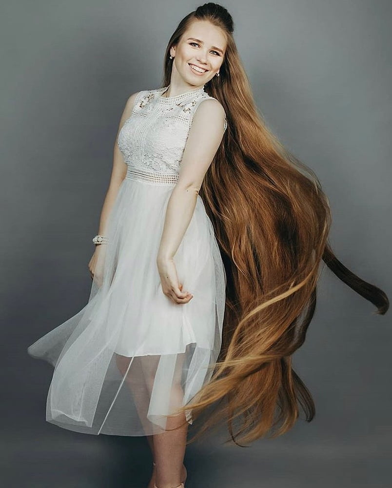 Sexy lange Haare Rapunzels
 #95465146