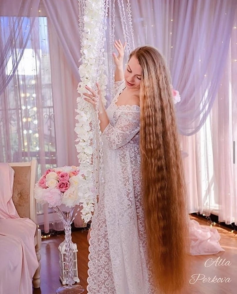 Sexy lange Haare Rapunzels
 #95465159