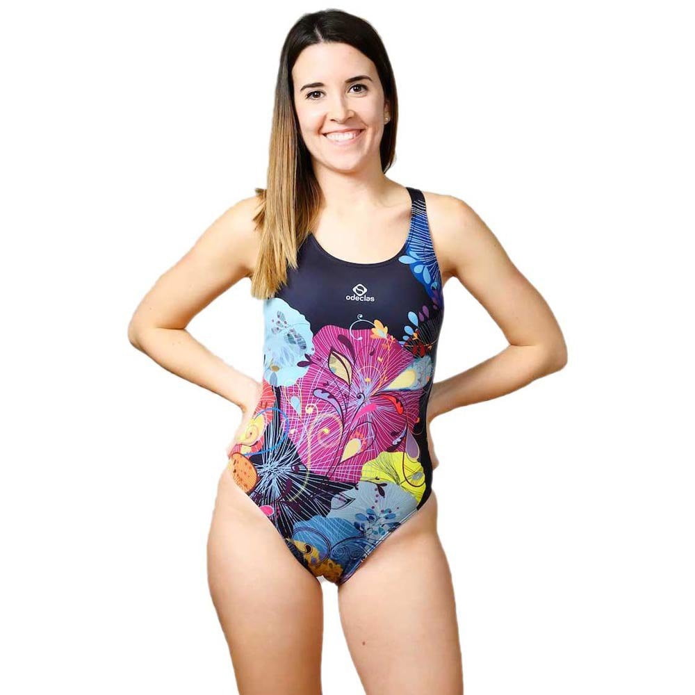 Model-Mädchen in Bademode
 #95569094