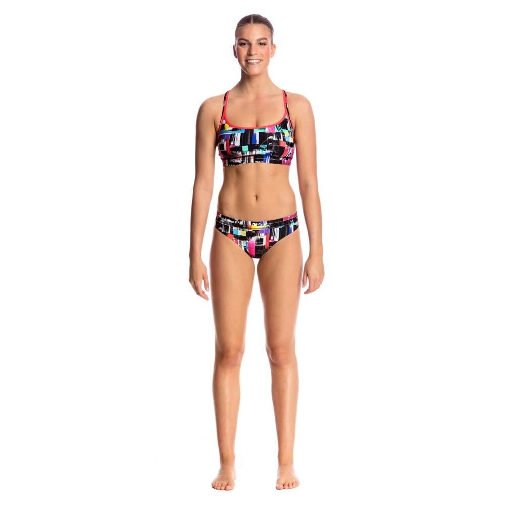 Model-Mädchen in Bademode
 #95569176