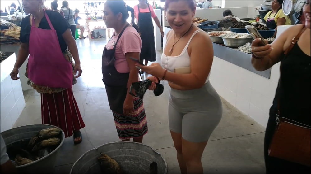 Morrita Megaculona De Compras En El Mercado Con Su Mamá Fotos Porno Xxx Fotos Imágenes De Sexo