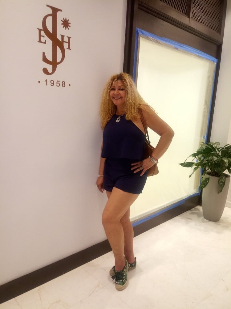 Pareja feliz boricua
 #90781441