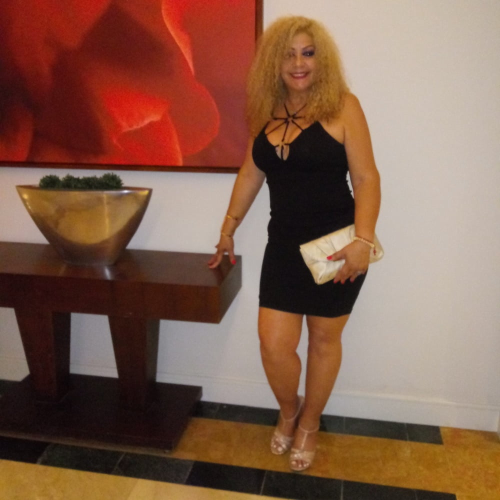 Pareja feliz boricua
 #90781520