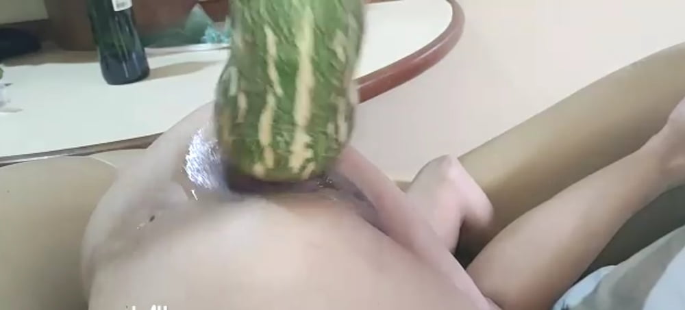 Huge bizarre insertions #82235295