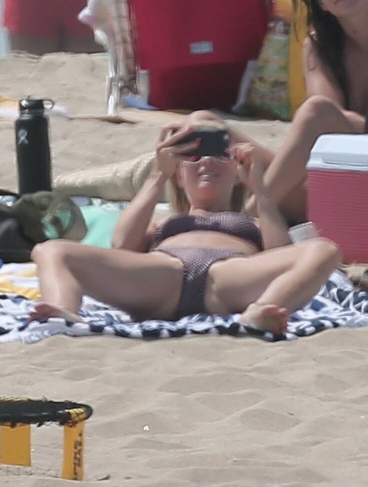 Julianne Hough desnuda #108523085