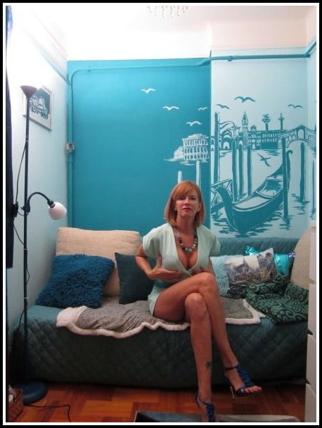 Reife und ältere Frauen posieren: 02
 #101181307