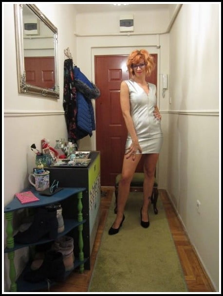 Reife und ältere Frauen posieren: 02
 #101181328