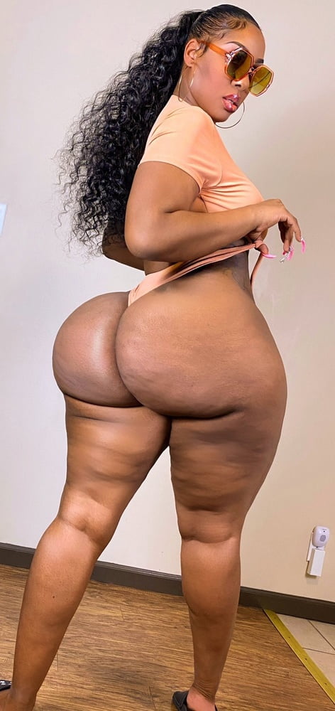 Caderas anchas de las mujeres 339
 #102996265