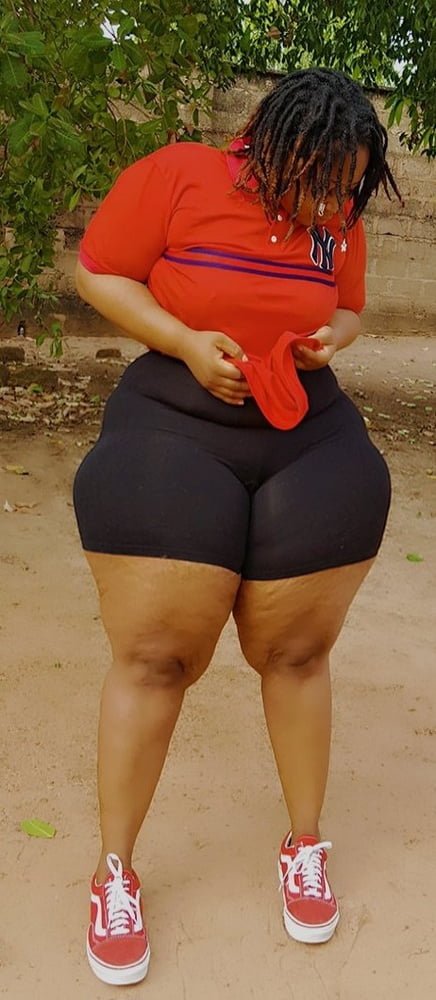 Caderas anchas de las mujeres 339
 #102996277