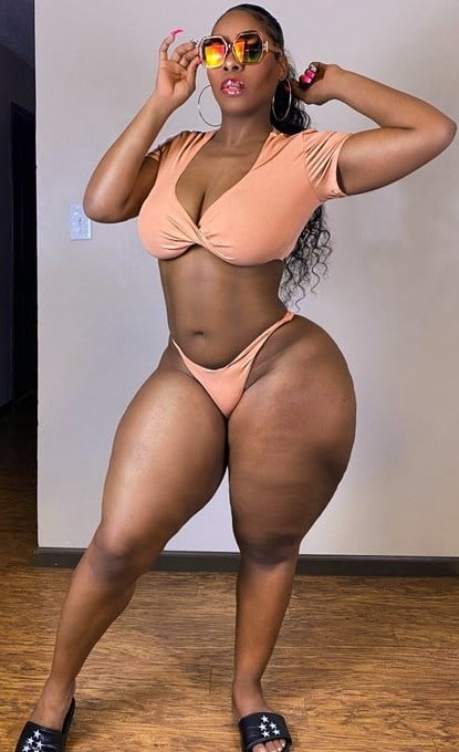 Caderas anchas de las mujeres 339
 #102996295