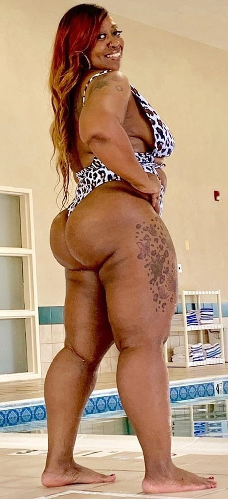 Caderas anchas de las mujeres 339
 #102996313