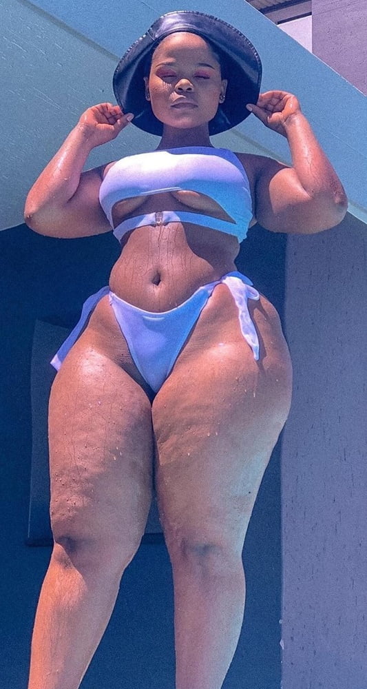 Caderas anchas de las mujeres 339
 #102996316