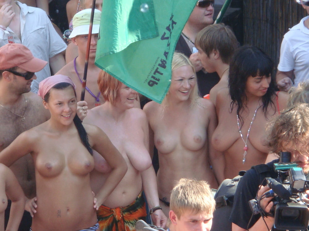 Gruppo di ragazze nude 2
 #94175532