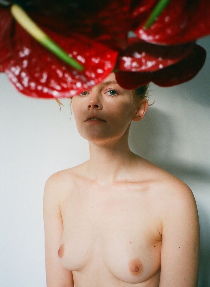 Kate Ri desnuda #108296353