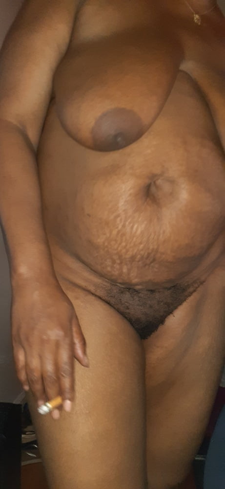 黒い熟女の裸のママ
 #89169530