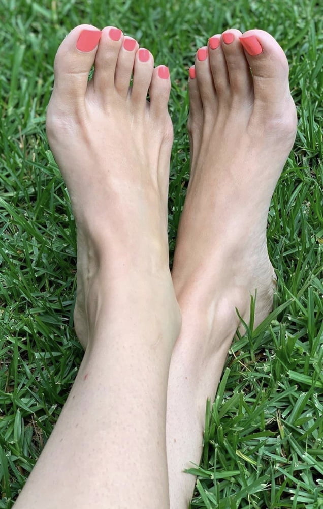 セクシーなお尻の白人女性の足の指と足の裏 pt14
 #88538001