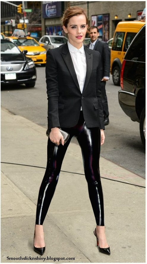 セクシーなウェットルックのレギンス
 #88895613