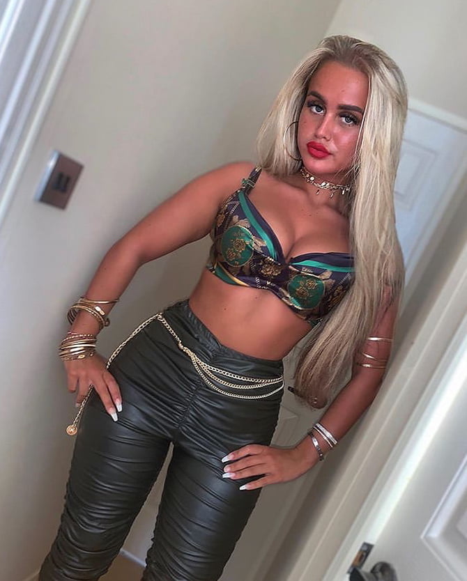 Glam made-up ladies #81970336