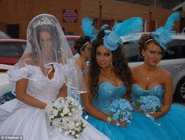 Damas maquilladas con glamour
 #81970410