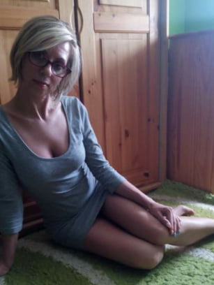 Szilvia #93190893
