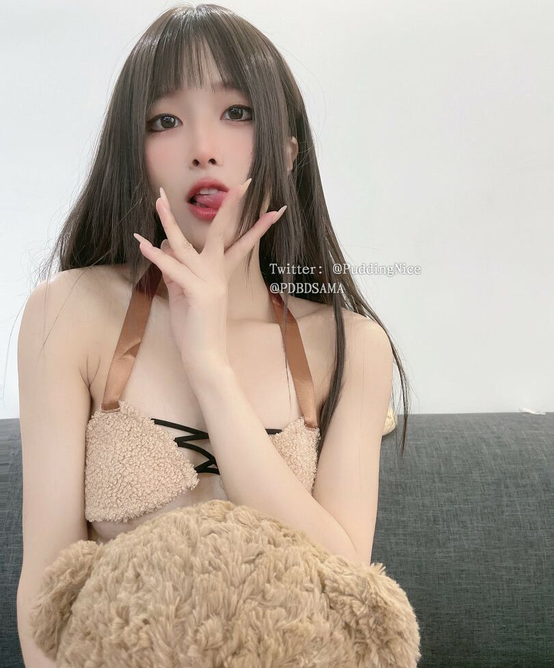 Puddingnice desnuda #108871417