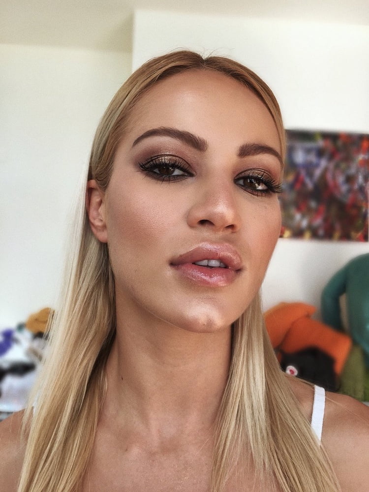 ¡Bésame, cereza!
 #104270129