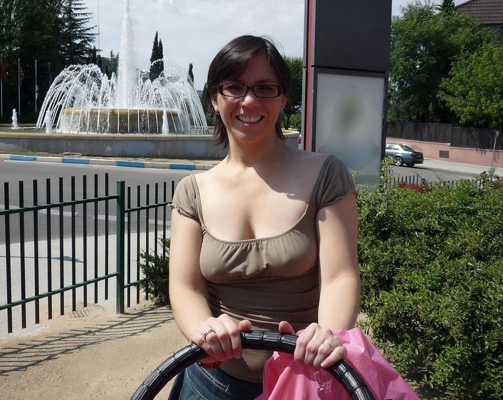 Hausfrauen posieren sexy
 #90452898